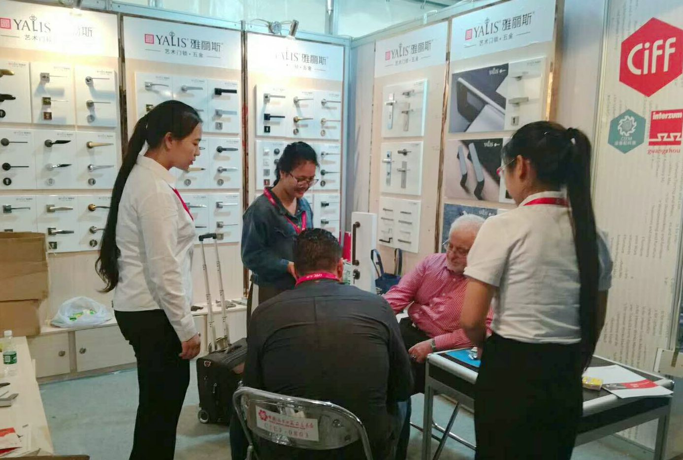 雅丽斯门锁五金展位