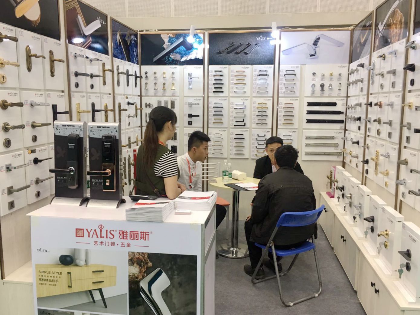 雅丽斯门锁五金展位